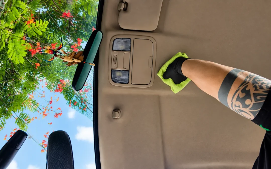 Cómo limpiar el techo interior de un vehículo